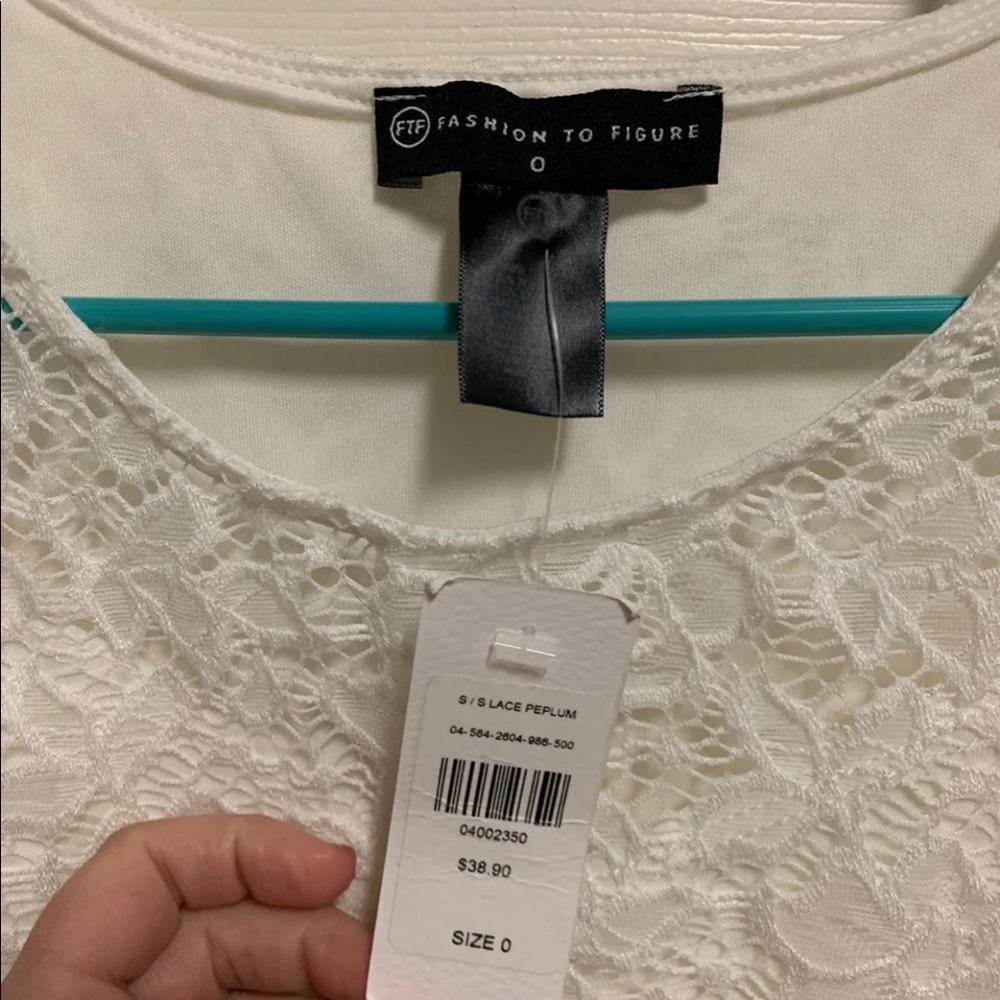 NWT Fashion to Figure Top. Size XL - Picture 4 of 7